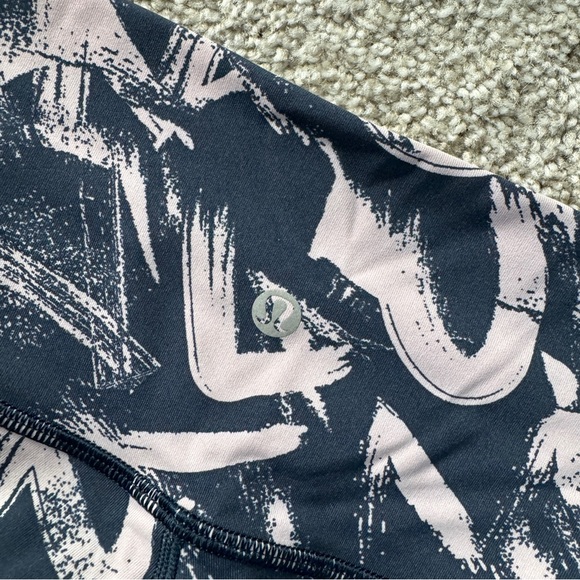 Lululemon Wunder Under Leggings - Picture 3 of 4